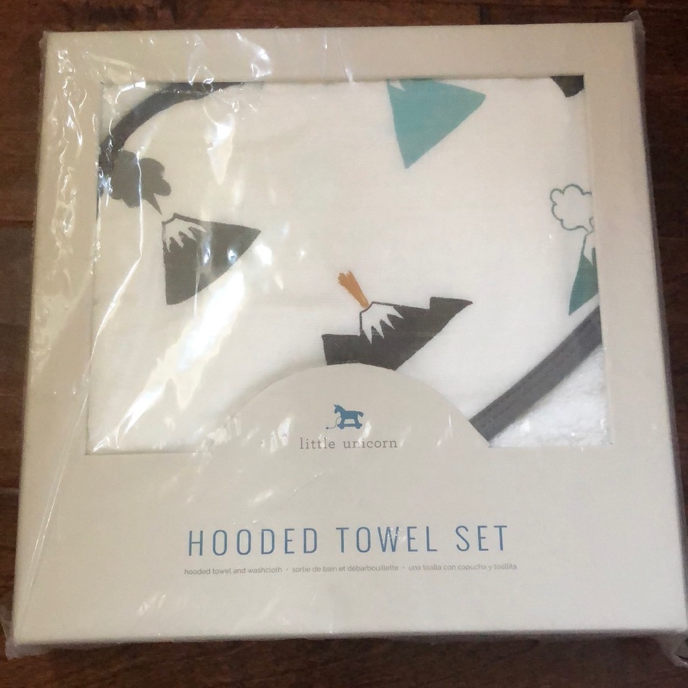 NIB Little Unicorn hooded towel set